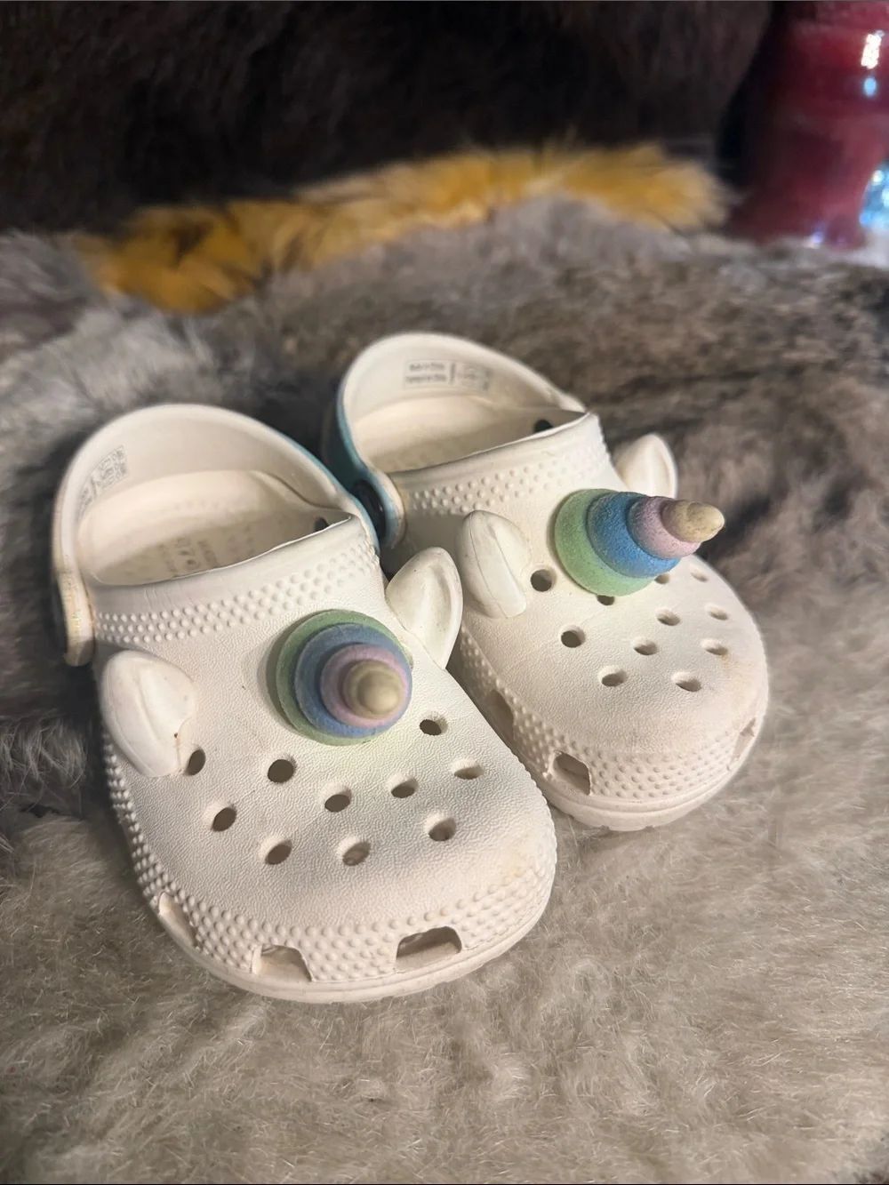 CROCS Kids White Clogs with Rainbow Unicorn Horn Accents (UBUPk)